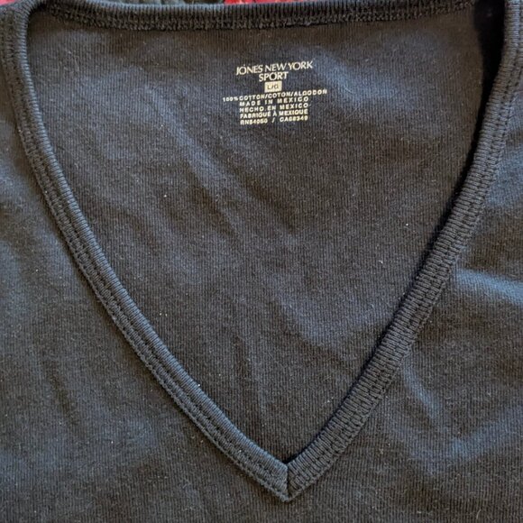 Jones New York Sport L Short Sleeve V Neck Basic T Shirt Black NWT - Picture 2 of 4